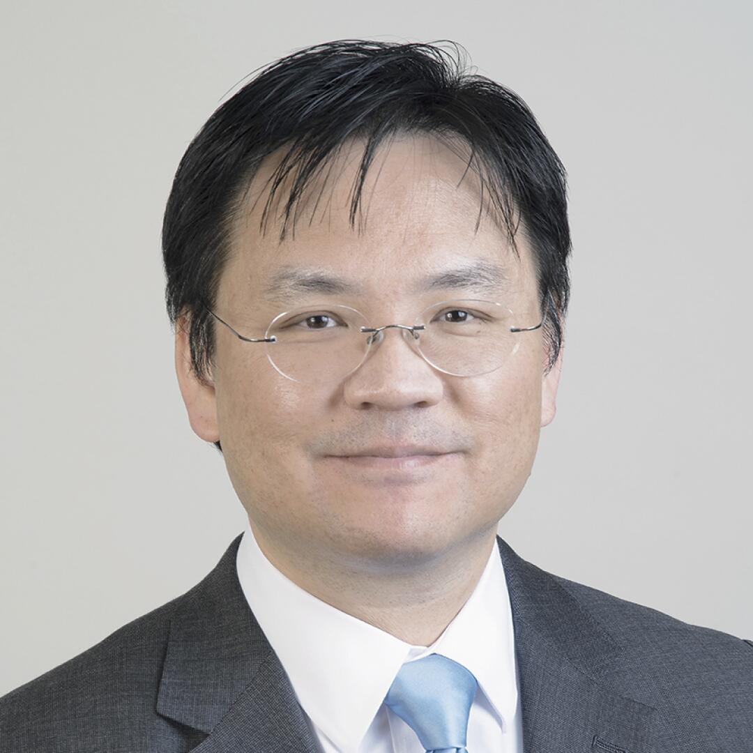 A portrait of Hugo Y Hsu.
